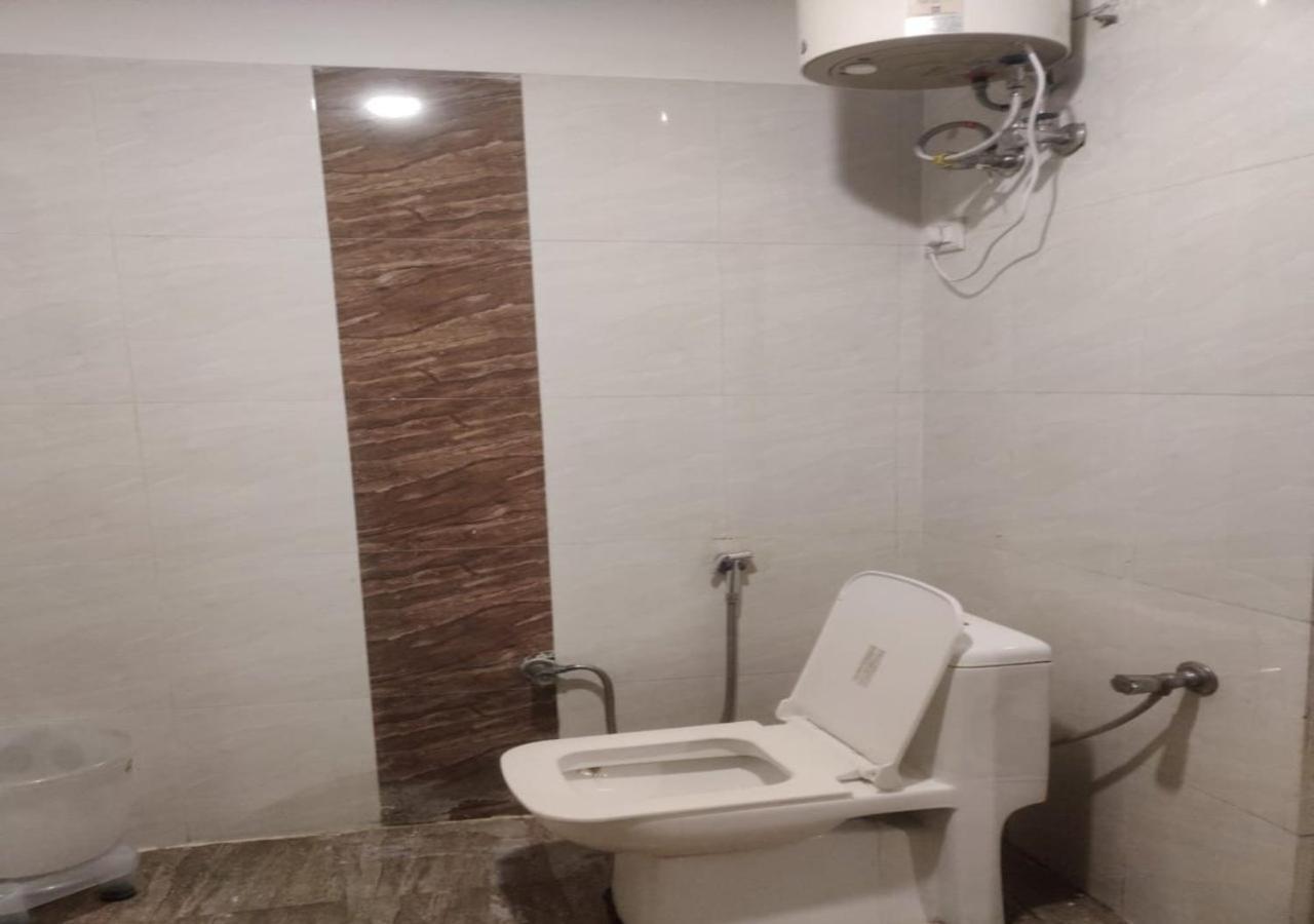 Hotel R S Plaza Near Igi International Airport 3*