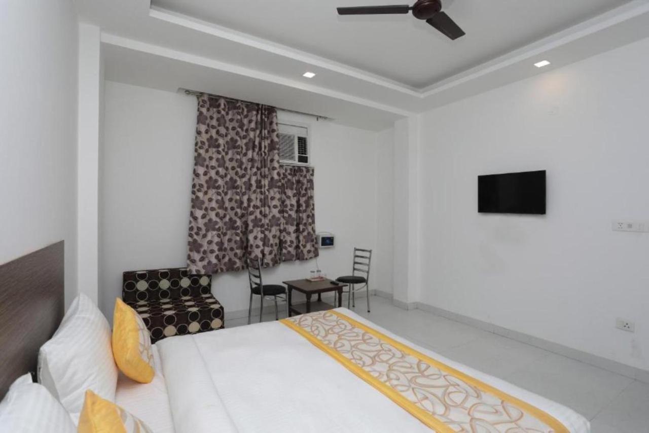 Hotel R S Plaza Near Igi International Airport