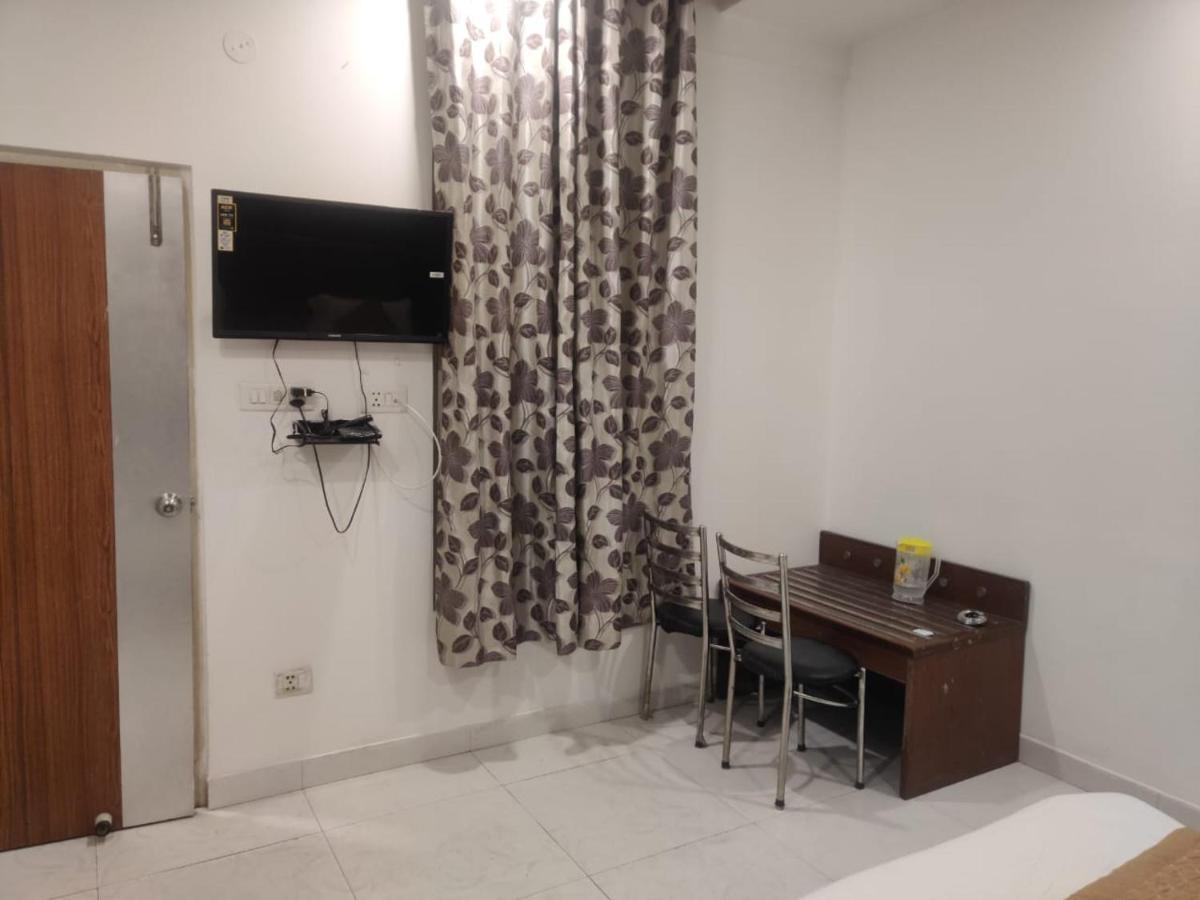 R S Plaza Near Igi International Airport Hotel New Delhi