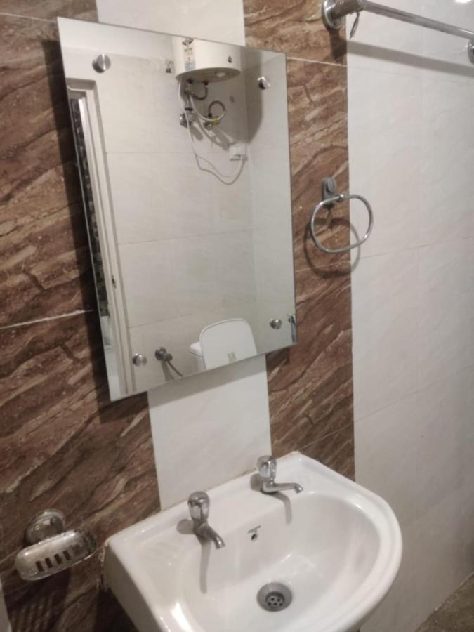 R S Plaza Near Igi International Airport New Delhi