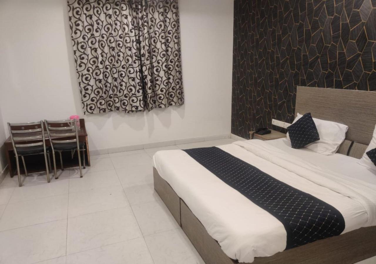 R S Plaza Near Igi International Airport Hotel New Delhi