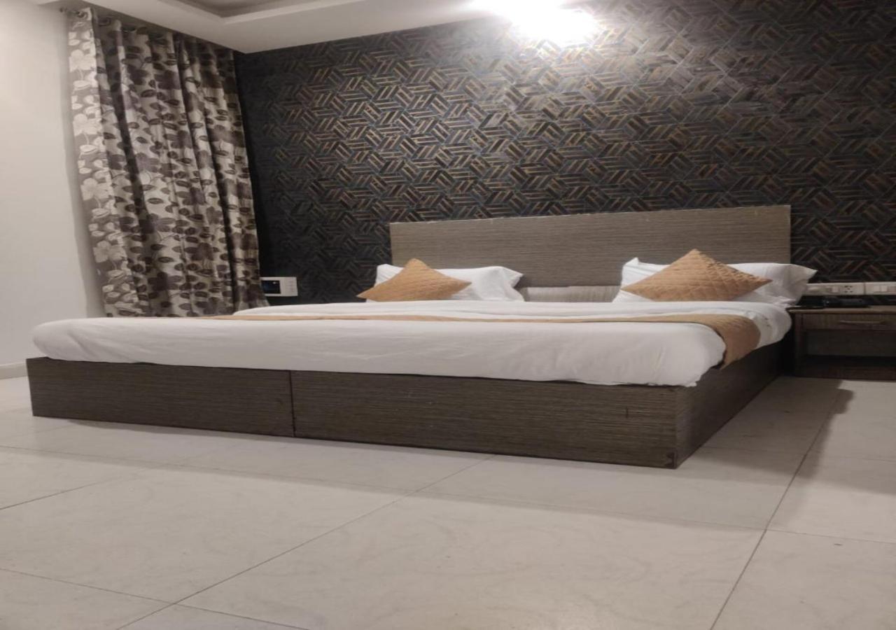 Hotel R S Plaza Near Igi International Airport New Delhi