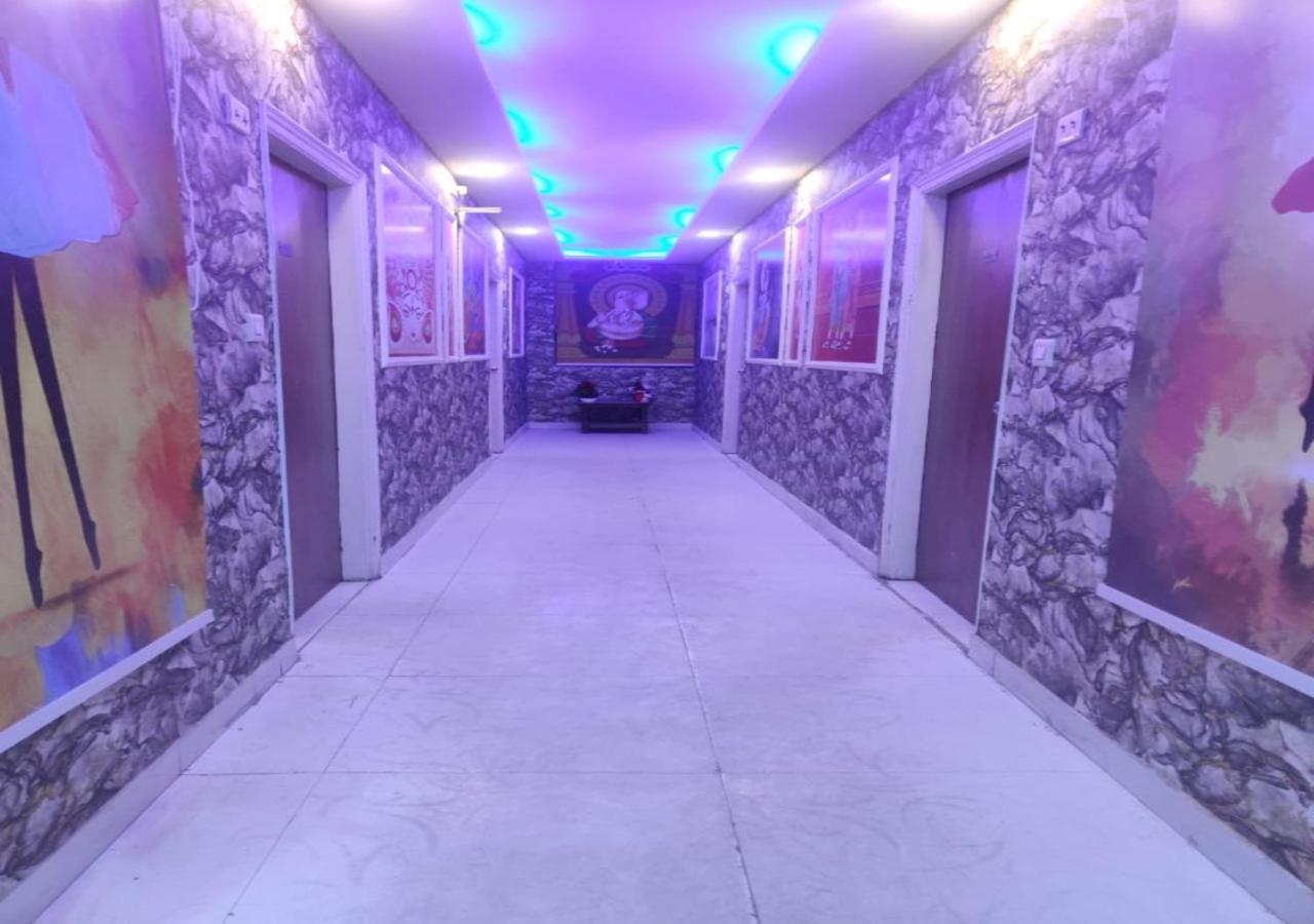 Hotel R S Plaza Near Igi International Airport