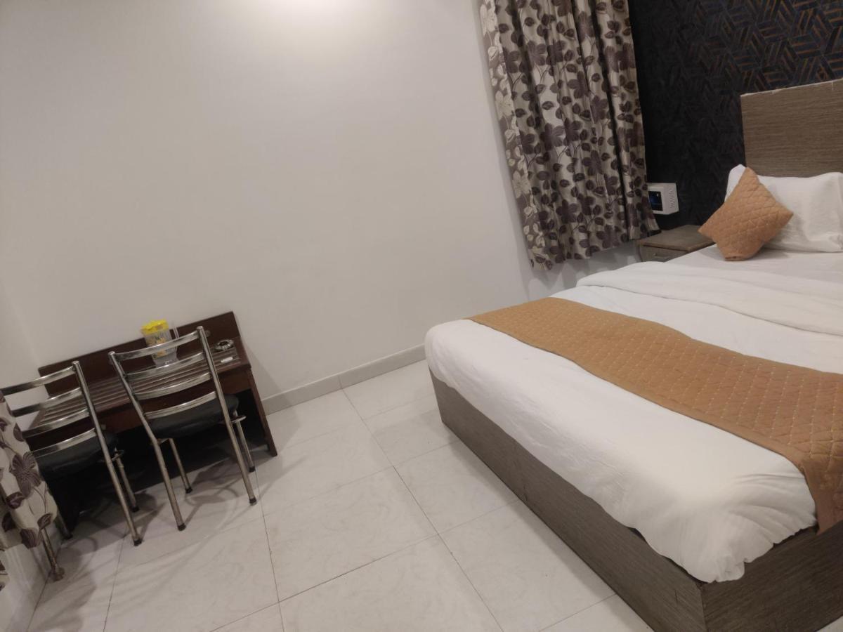 R S Plaza Near Igi International Airport New Delhi